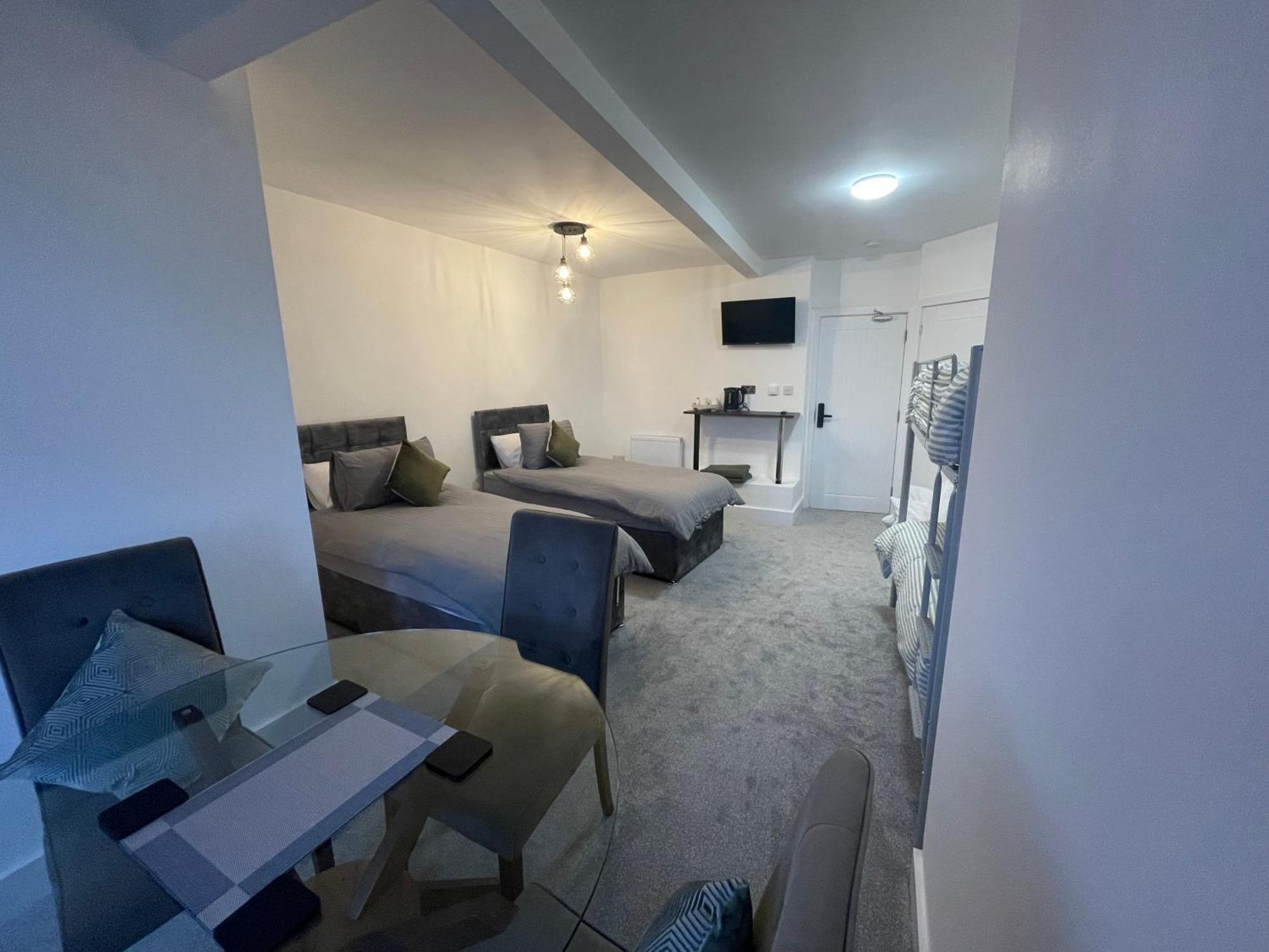 Hotel Harbour Watch Holyhead Esterno foto
