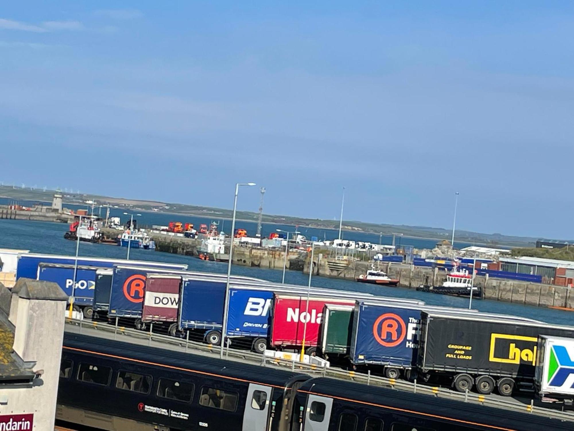 Hotel Harbour Watch Holyhead Esterno foto