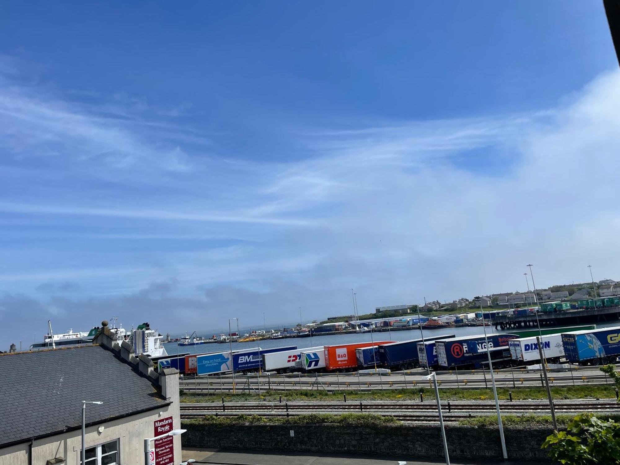 Hotel Harbour Watch Holyhead Esterno foto
