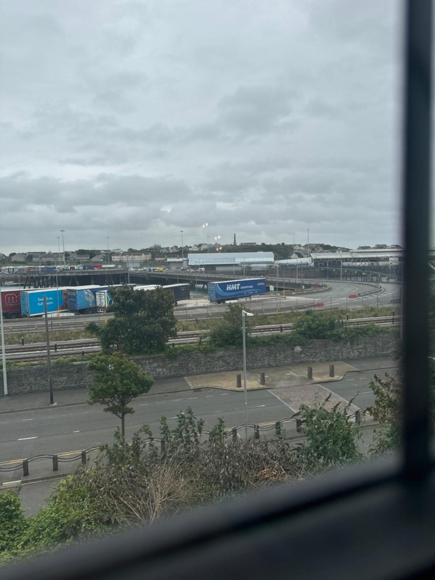 Hotel Harbour Watch Holyhead Esterno foto